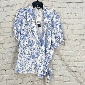 Violets & Rose v neck floral blouse. Blue & White, Size 2XL